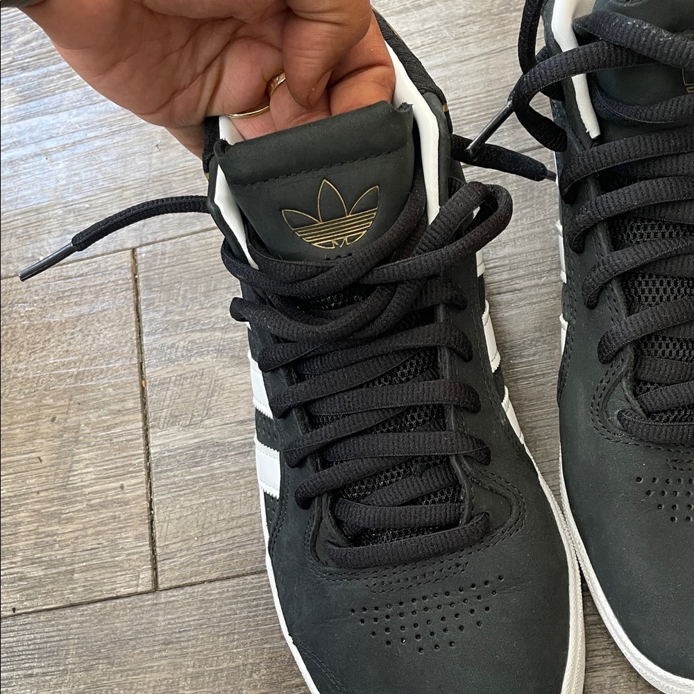 Adidas - Picture 6 of 8